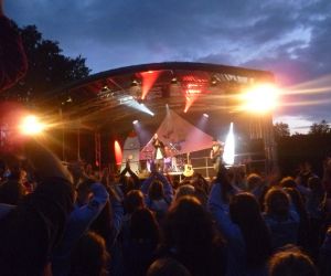 Musik-Bühne (2).JPG